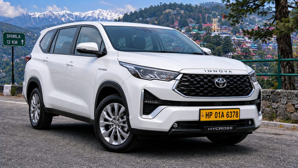 Toyota Innova Hycross - 6+1 seater cab